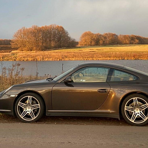 Автомобиль Porsche 911